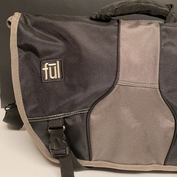 FUL Padded Nylon Crossbody Messenger Laptop Bag - Picture 3 of 15